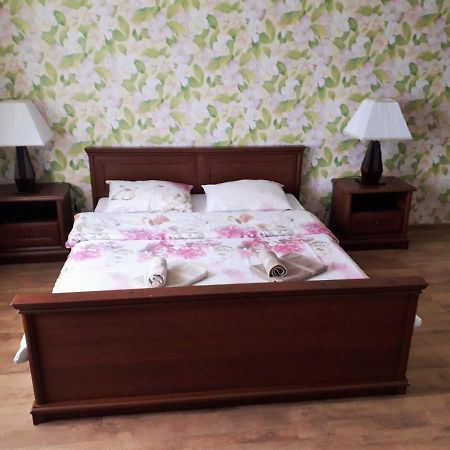 Guest House On Ivana Franka Novyye Petrovtsy Bagian luar foto